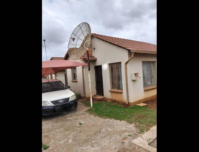 2 BEDROOM TOWNHOUSE FOR SALE IN CLAYVILLE